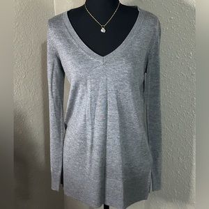 APT 9 Light Weight V-neck Sweater - in heather grey‎